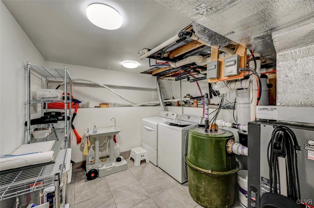 108 Sterling Circle Bushkill, PA 18324 - Photo 44 of 51 a utility room with dryer and washer