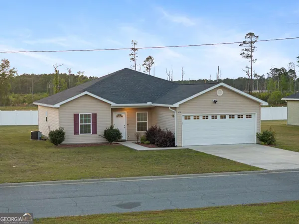 $250,000 | 672 Lakeside Circle, Baxley, GA 31513