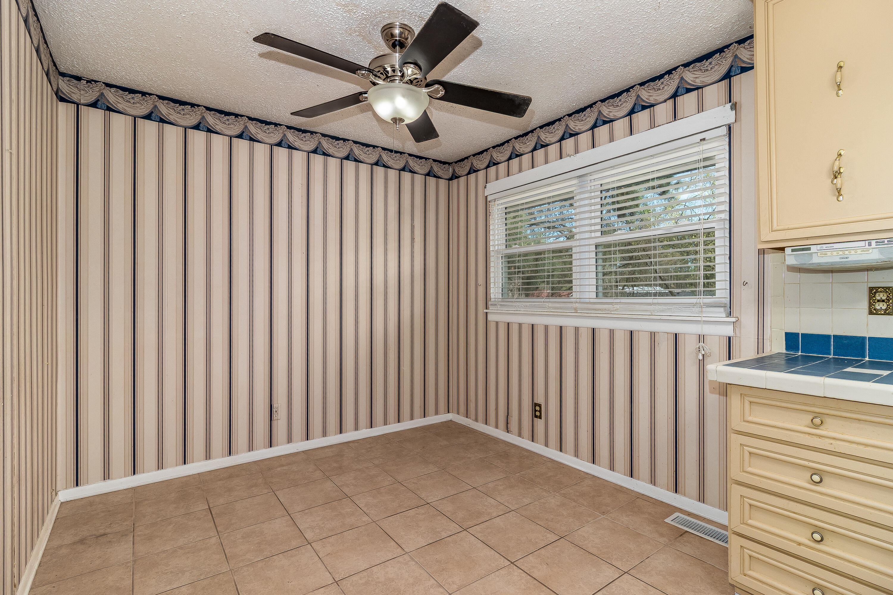 3618 Jonathan Circle Augusta, GA 30906 - Photo 10 of 31 Spacious eat-in kitchen