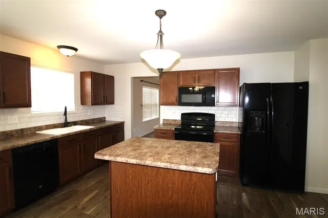 $2,595 | 221 Pecan Bluffs Drive, Wentzville, MO 63385