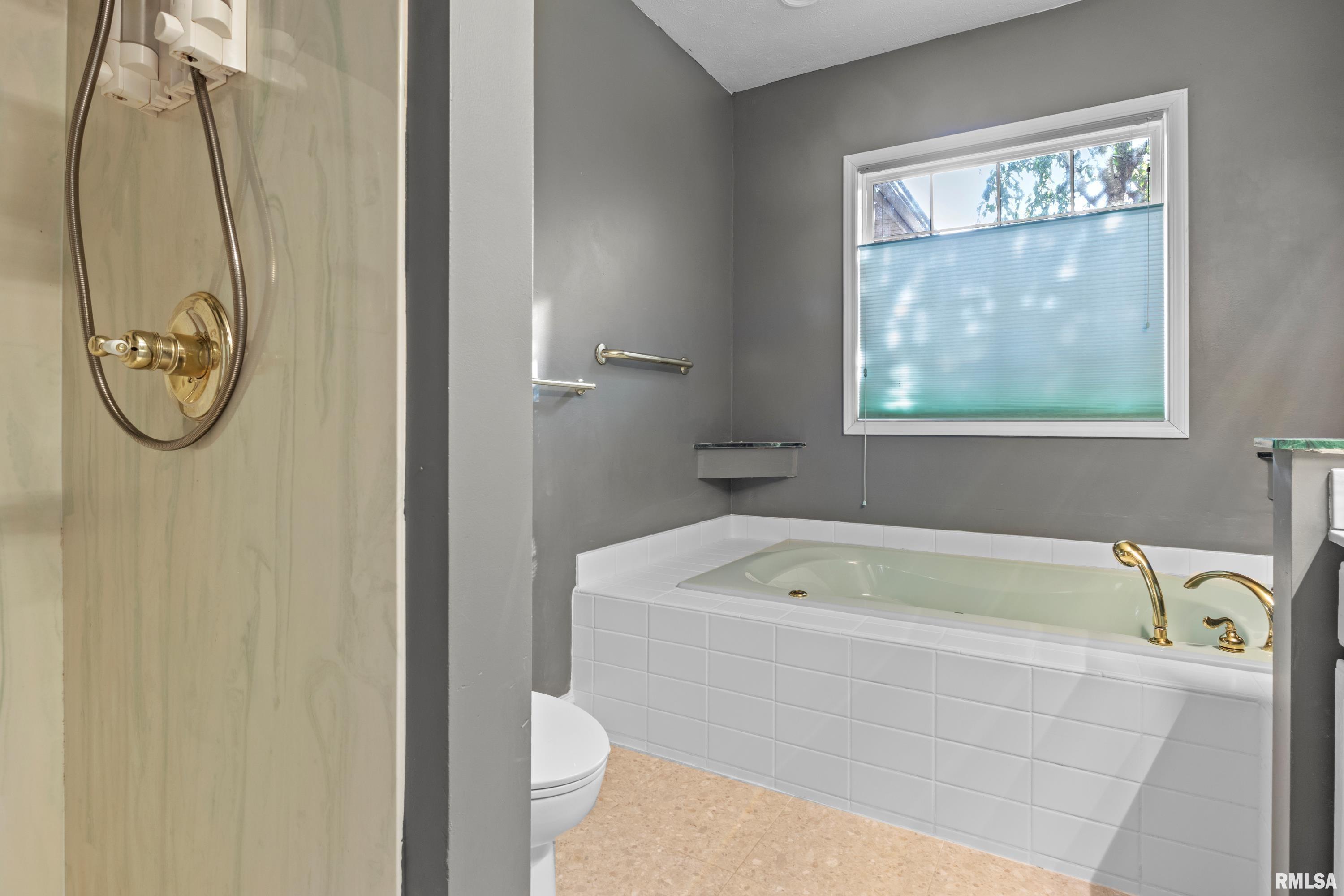 512 5 Forks Drive Springfield, IL 62711 - Photo 24 of 42 Gallery Image 24