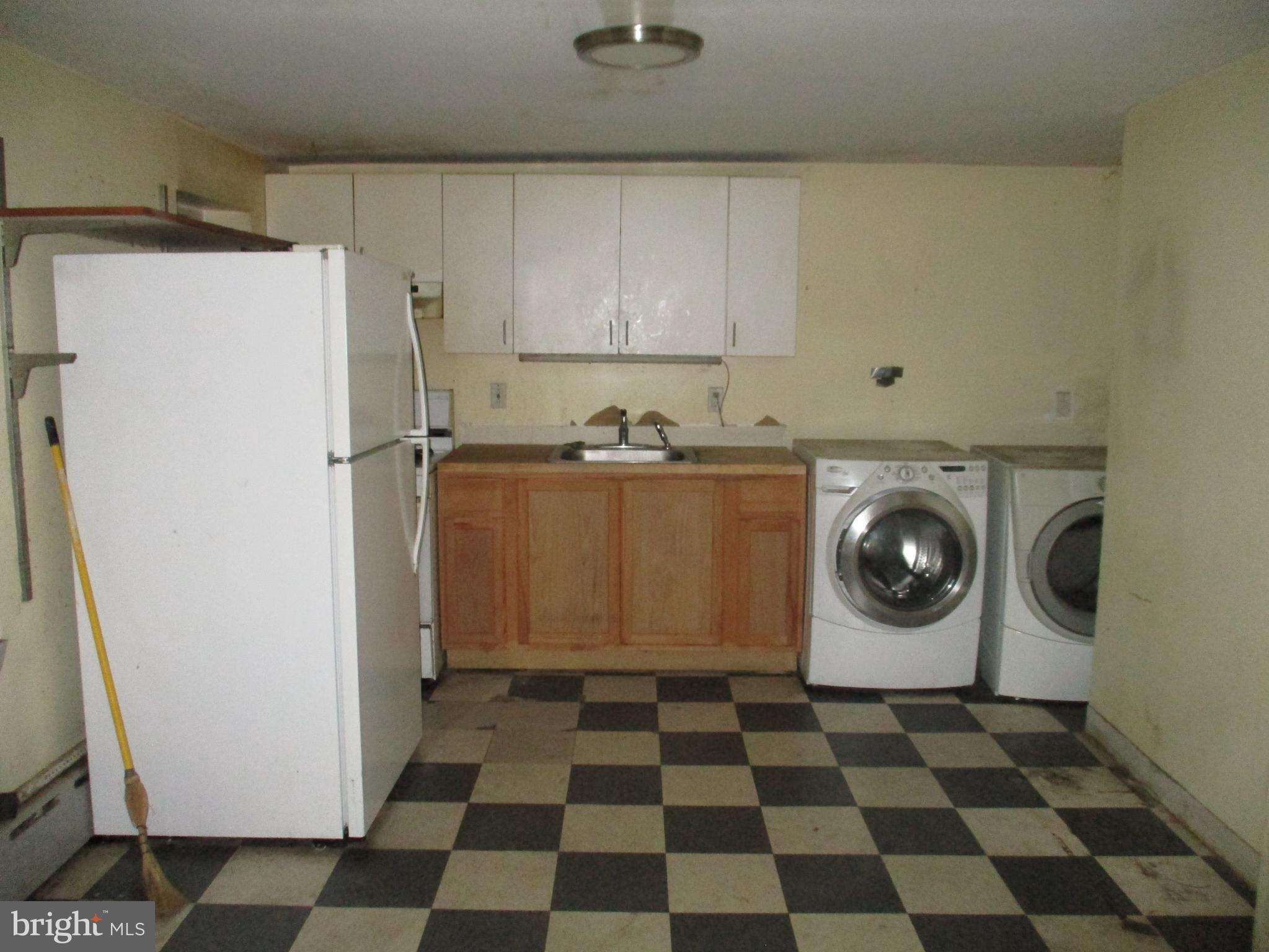 1124 Dunton Street Philadelphia, PA 19123 - Photo 5 of 16 Kitchen