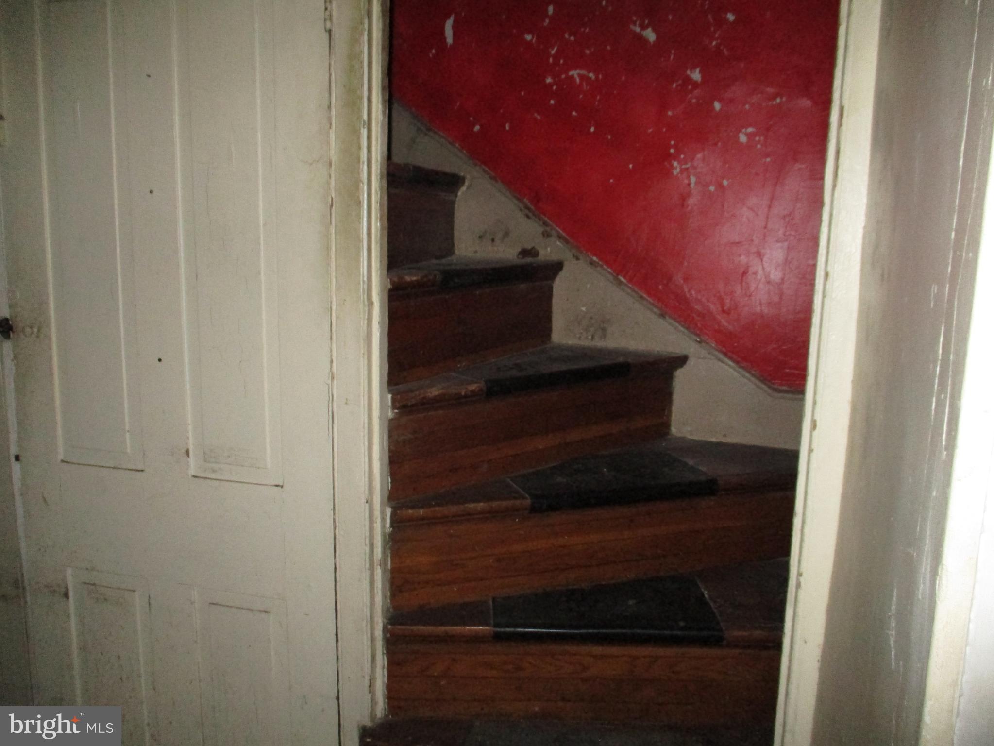 1124 Dunton Street Philadelphia, PA 19123 - Photo 6 of 16 Winding Staircae
