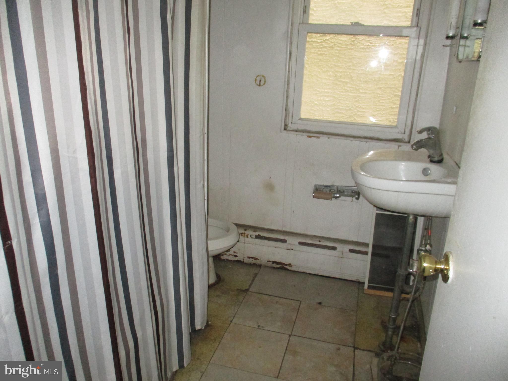 1124 Dunton Street Philadelphia, PA 19123 - Photo 8 of 16 2 nd Floor Hall Bathroom
