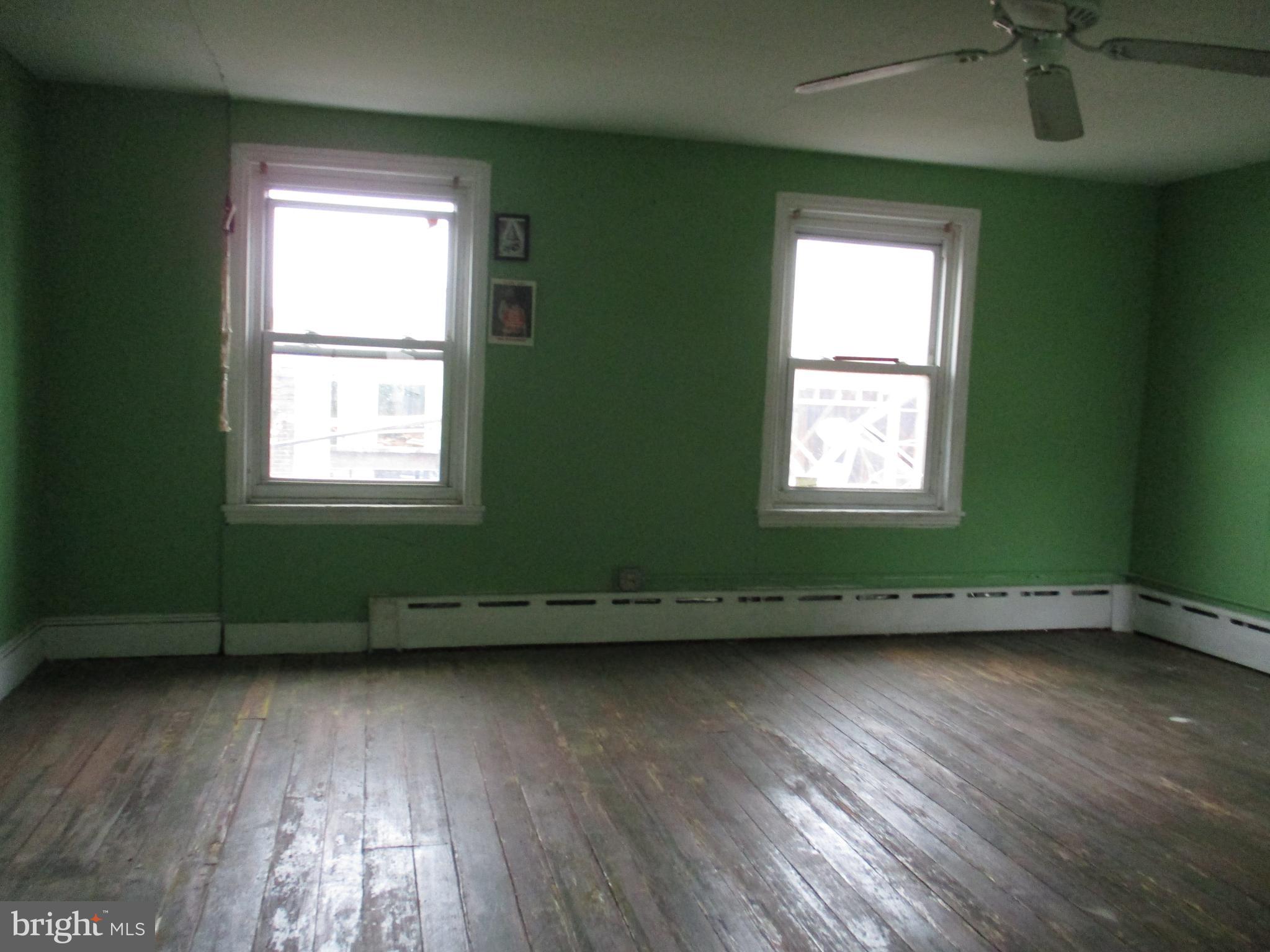1124 Dunton Street Philadelphia, PA 19123 - Photo 10 of 16 3rd Floor Front Bedroom