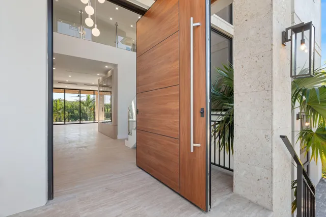 a view of walk in closet