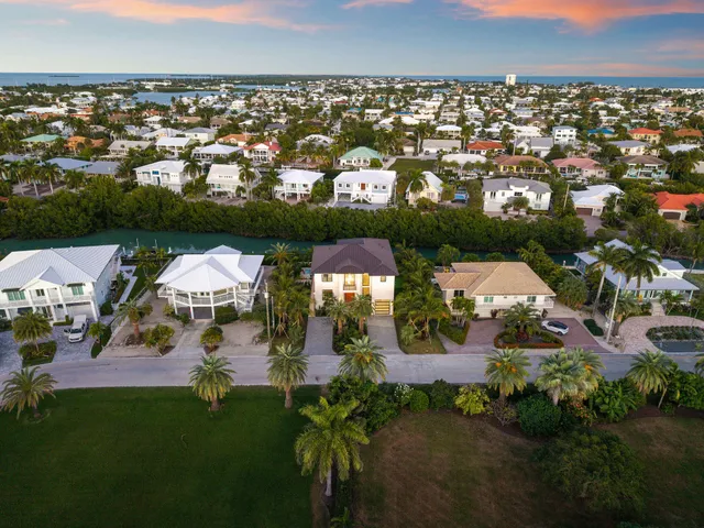 $5,750,000 | 230 15th Circle, Key Colony Beach, FL 33051
