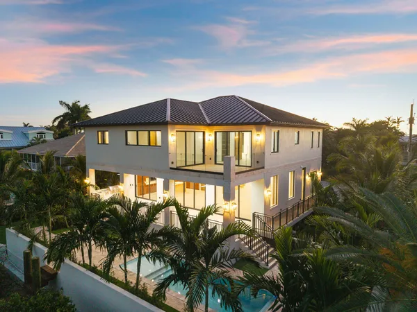 $5,150,000 | 230 15th Circle, Key Colony Beach, FL 33051