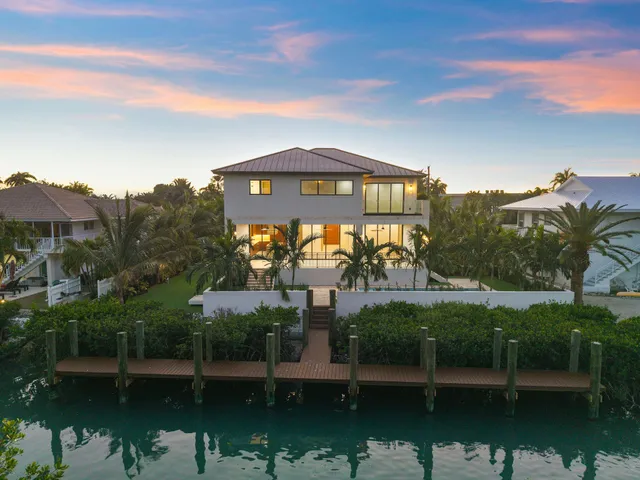 $5,750,000 | 230 15th Circle, Key Colony Beach, FL 33051