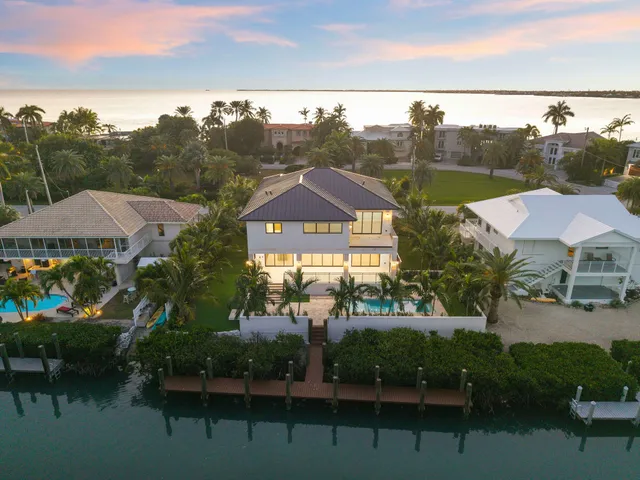 $5,750,000 | 230 15th Circle, Key Colony Beach, FL 33051
