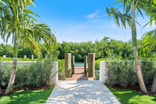 $5,150,000 | 230 15th Circle, Key Colony Beach, FL 33051