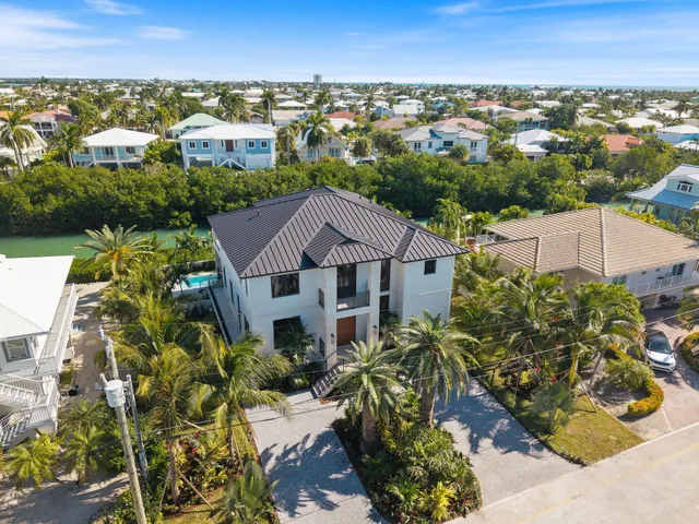 $5,750,000 | 230 15th Circle, Key Colony Beach, FL 33051