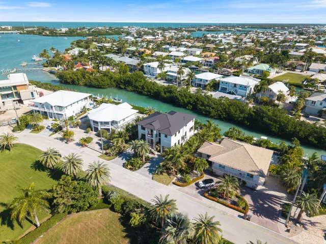 $5,750,000 | 230 15th Circle, Key Colony Beach, FL 33051