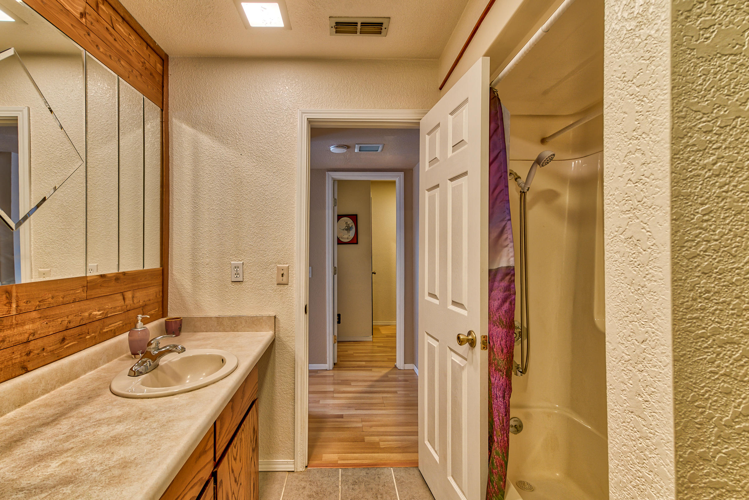 732 Gibralter Road Redding, CA 96003 - Photo 30 of 59 Guest Bathroom