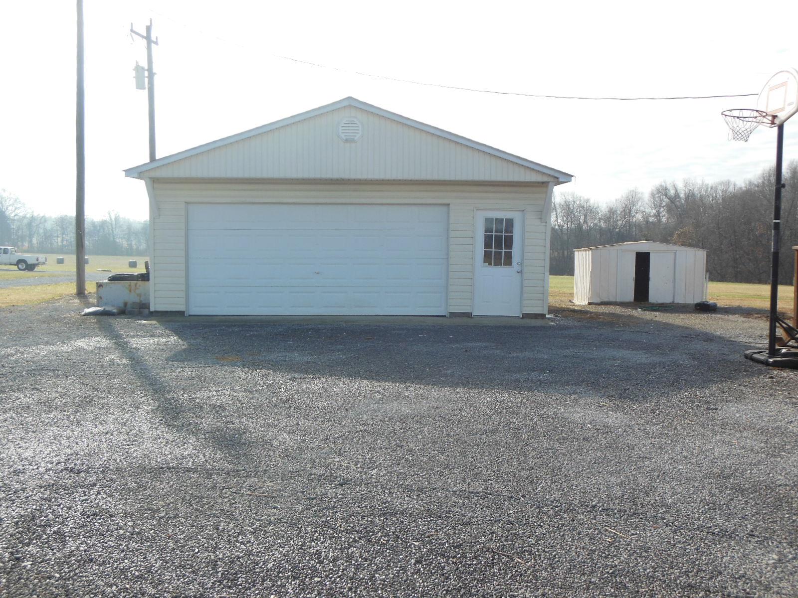 5395 Ashburn Road Springfield, TN 37172 - Photo 14 of 18 Garage