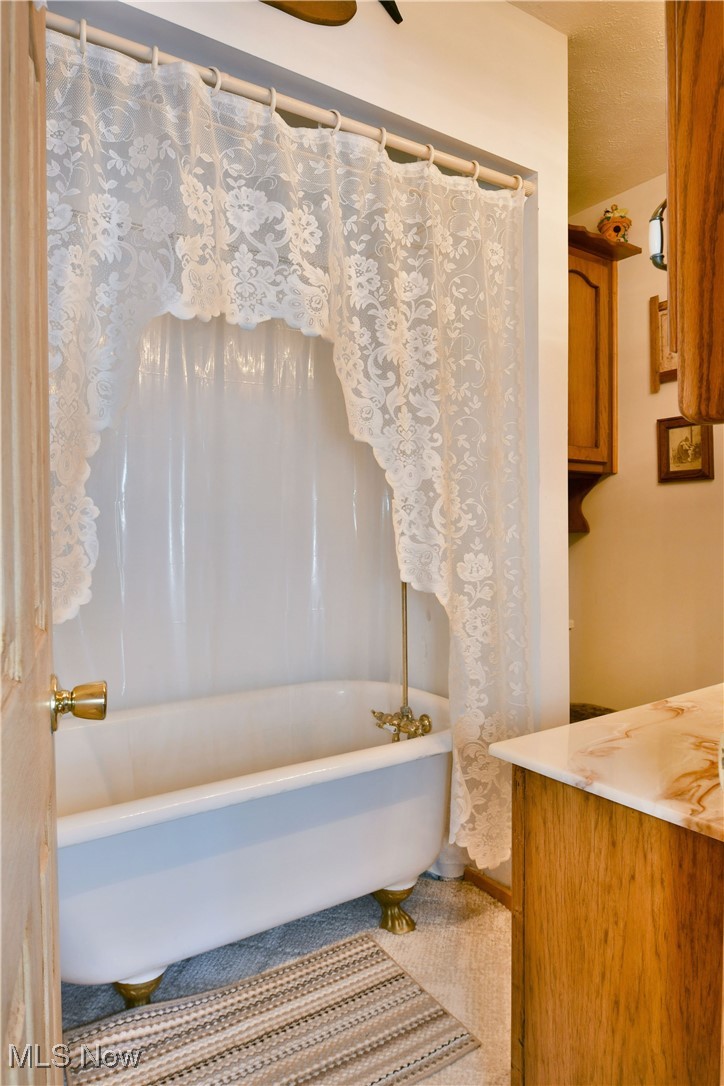 3339 Bushnell Campbell Road Fowler, OH 44418 - Photo 30 of 50 Bathroom featuring a soaking tub