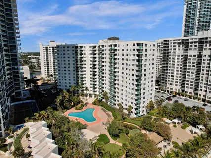 $500,000 | 3001 South Ocean Drive, Unit 923, Hollywood, FL 33019
