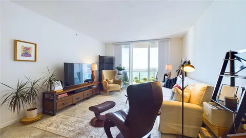 $500,000 | 3001 South Ocean Drive, Unit 923, Hollywood, FL 33019