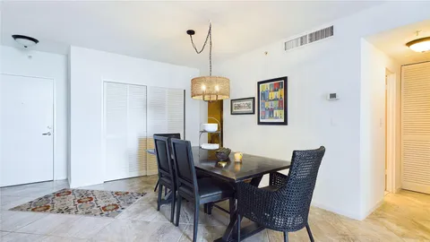 $500,000 | 3001 South Ocean Drive, Unit 923, Hollywood, FL 33019