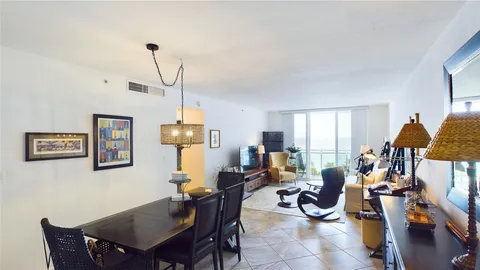 $500,000 | 3001 South Ocean Drive, Unit 923, Hollywood, FL 33019