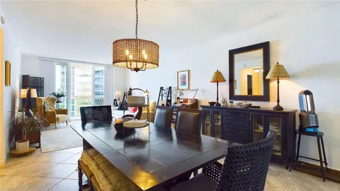 $500,000 | 3001 South Ocean Drive, Unit 923, Hollywood, FL 33019