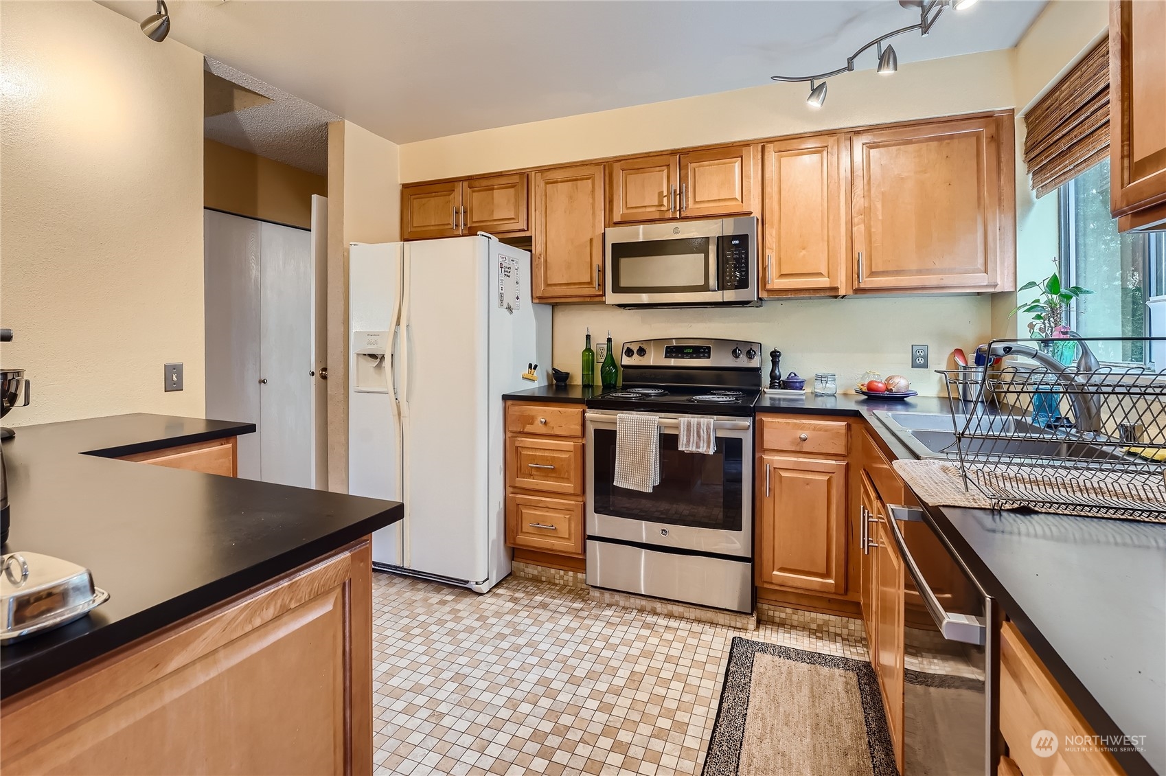 16620 132nd Place Southeast Renton, WA 98058 - Photo 9 of 20 Gallery Image 9