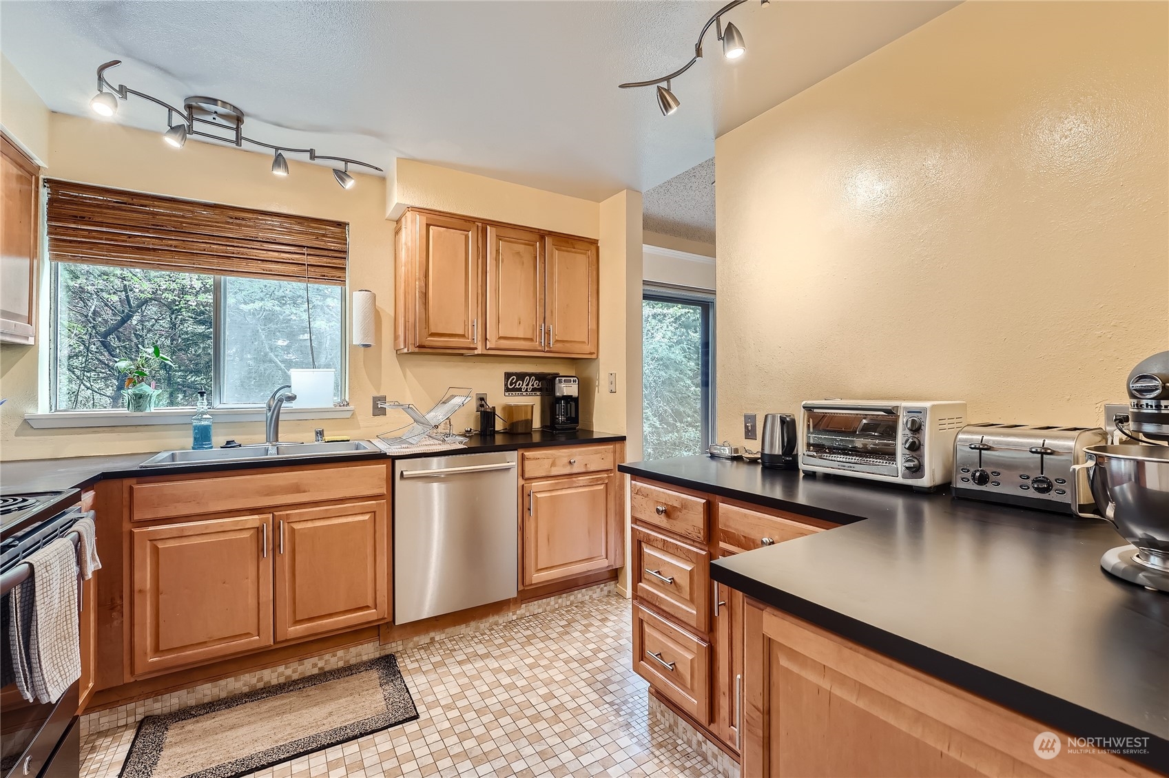 16620 132nd Place Southeast Renton, WA 98058 - Photo 10 of 20 Gallery Image 10