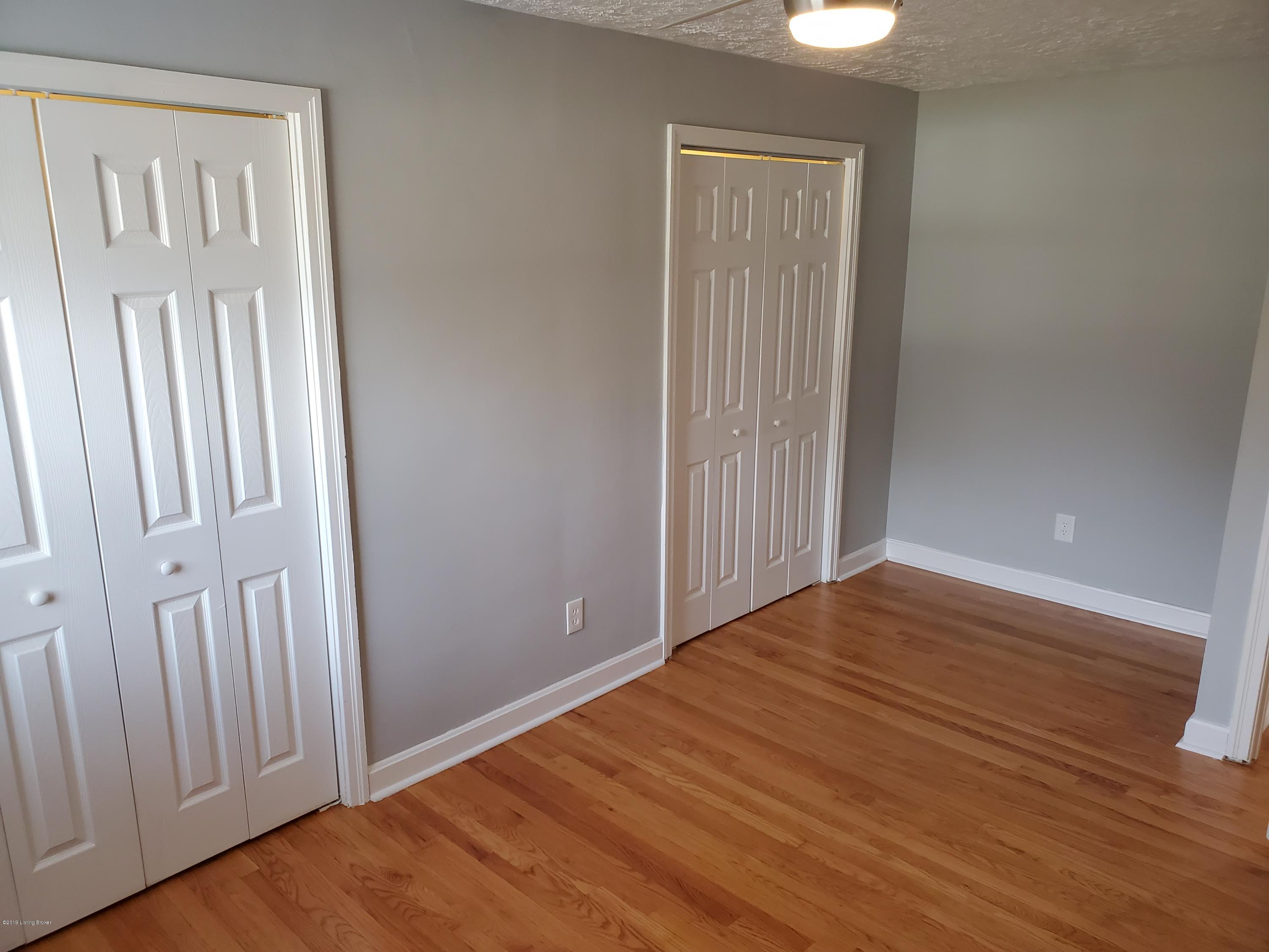 8 Cillia Road Louisville, KY 40216 - Photo 23 of 43 Dual Closets