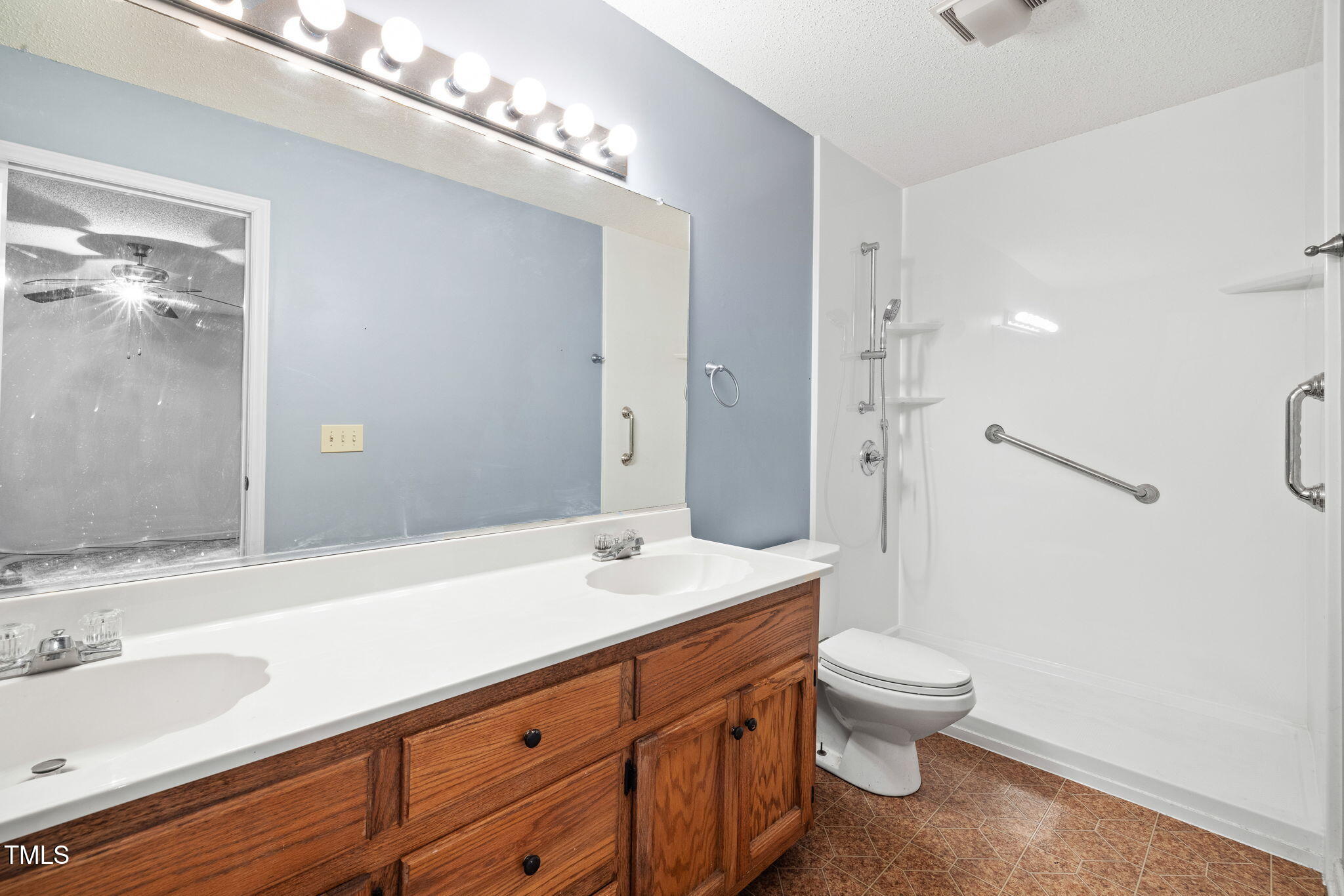 752 South Ridge Road Burlington, NC 27217 - Photo 14 of 24 Primary Bathroom