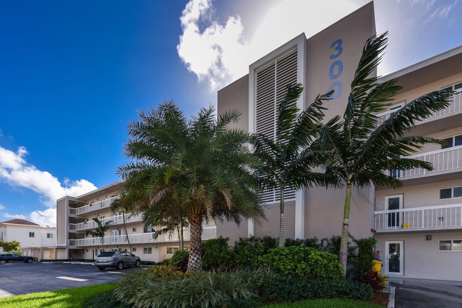 300 East Royal Palm Road, Unit 16C Boca Raton, FL 33432 - Photo 3 of 22 Exterior