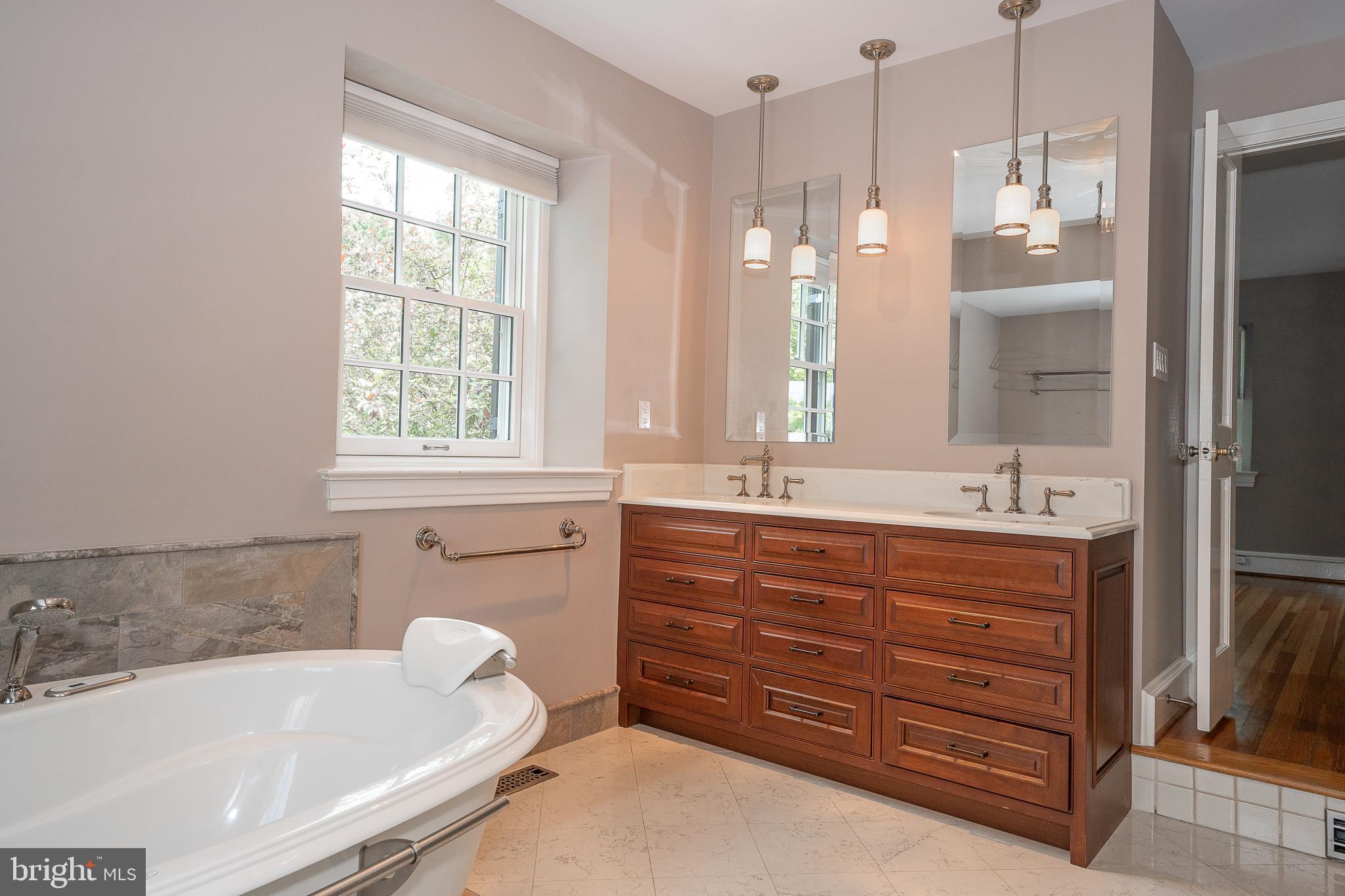 101 East Brookhaven Road Wallingford, PA 19086 - Photo 51 of 136 Primary Bathroom