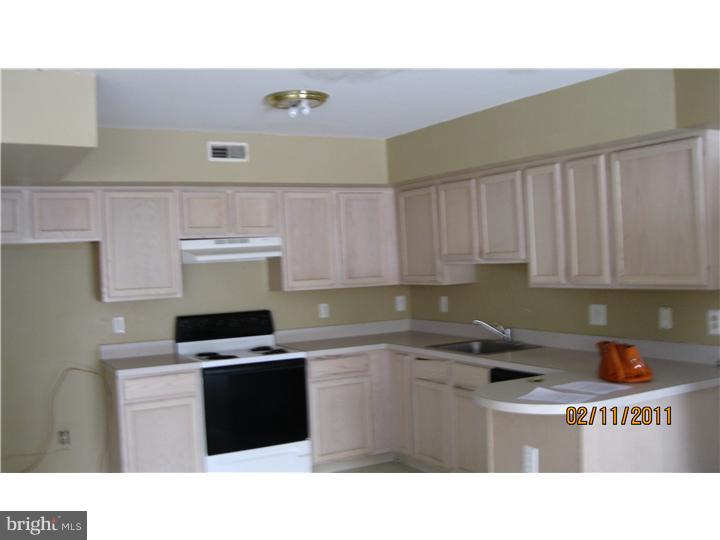 90 High Meadows Drive Sicklerville, NJ 08081 - Photo 2 of 7 Kitchen
