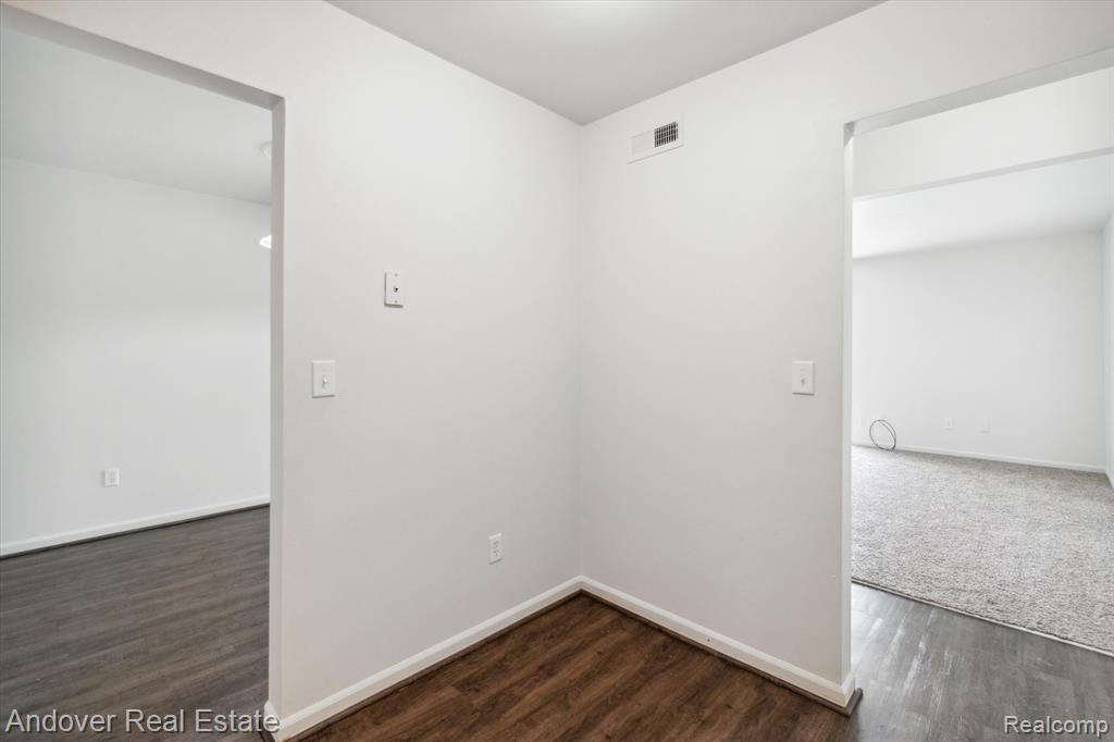 330 South Drake Road, Unit M08 Kalamazoo, MI 49009 - Photo 39 of 64