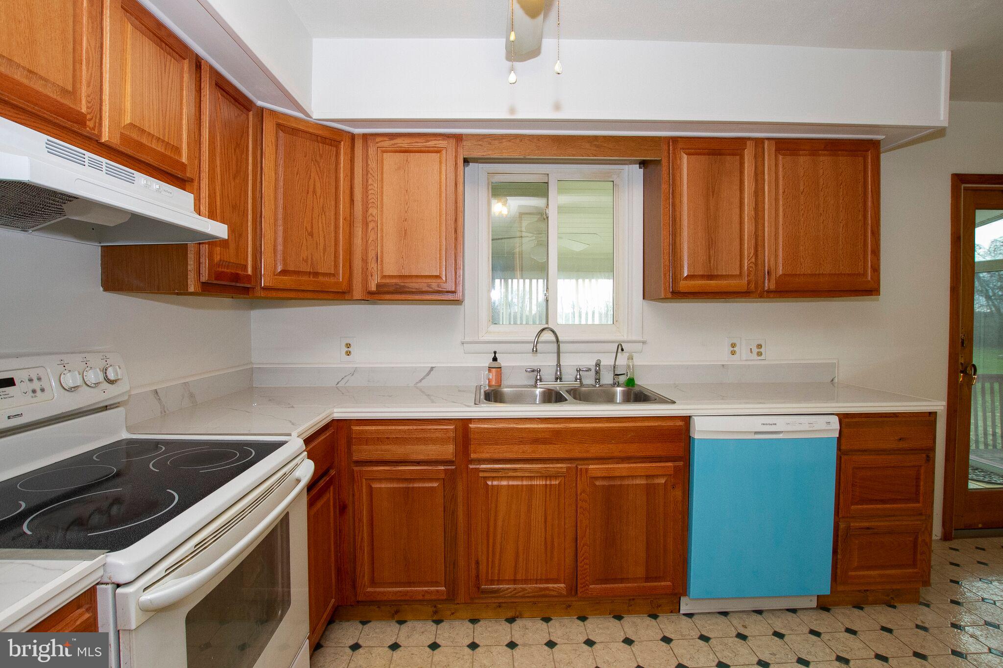3613 Hays Road Aberdeen, MD 21001 - Photo 5 of 19 KITCHEN NEW CABINETS AND GORGEOUS COUNTER TOPS