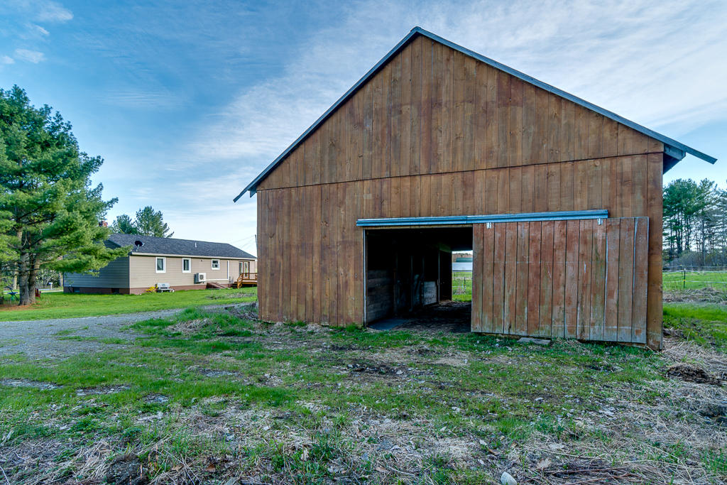 2516 Middle Road Sidney, ME 04330 - Photo 12 of 29 Barn