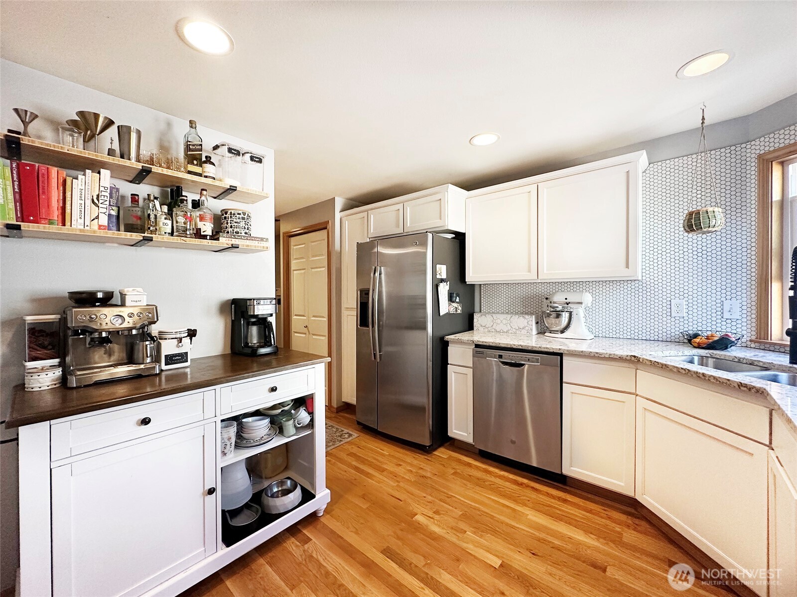 9307 Linden Avenue North, Unit D Seattle, WA 98103 - Photo 6 of 14