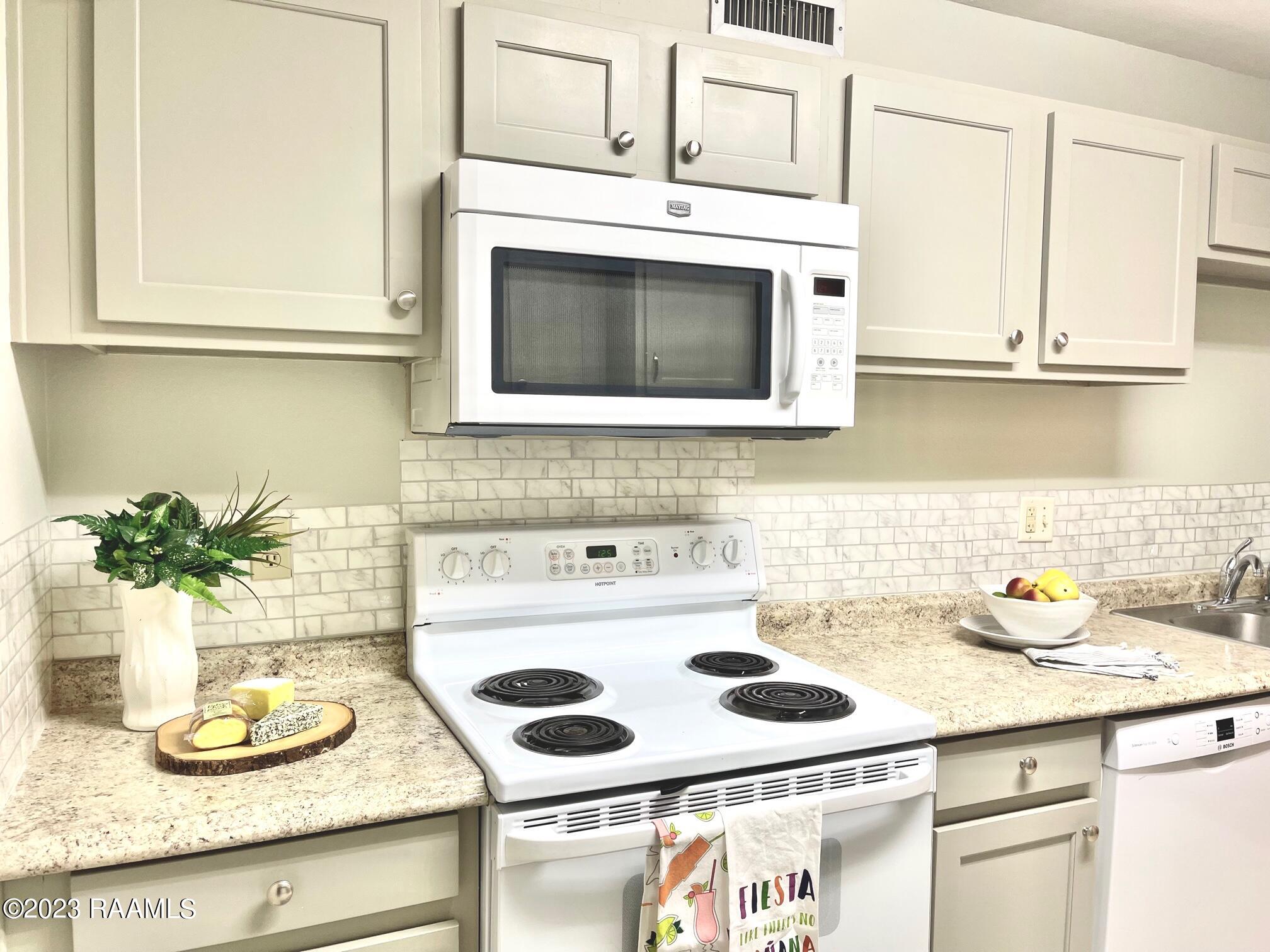 701 South College Road, Unit 214 Lafayette, LA 70503 - Photo 3 of 13 IMG_0389
