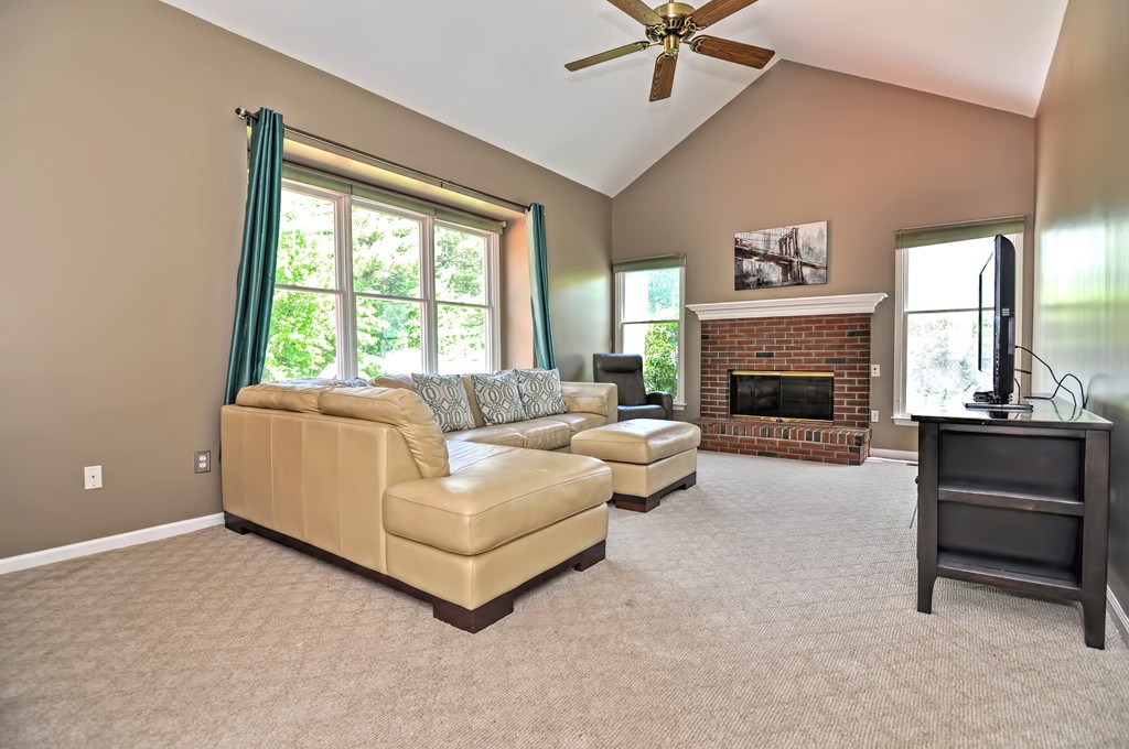 34 Hawthorne Road Shrewsbury, MA 01545 - Photo 11 of 30 Gallery Image 11