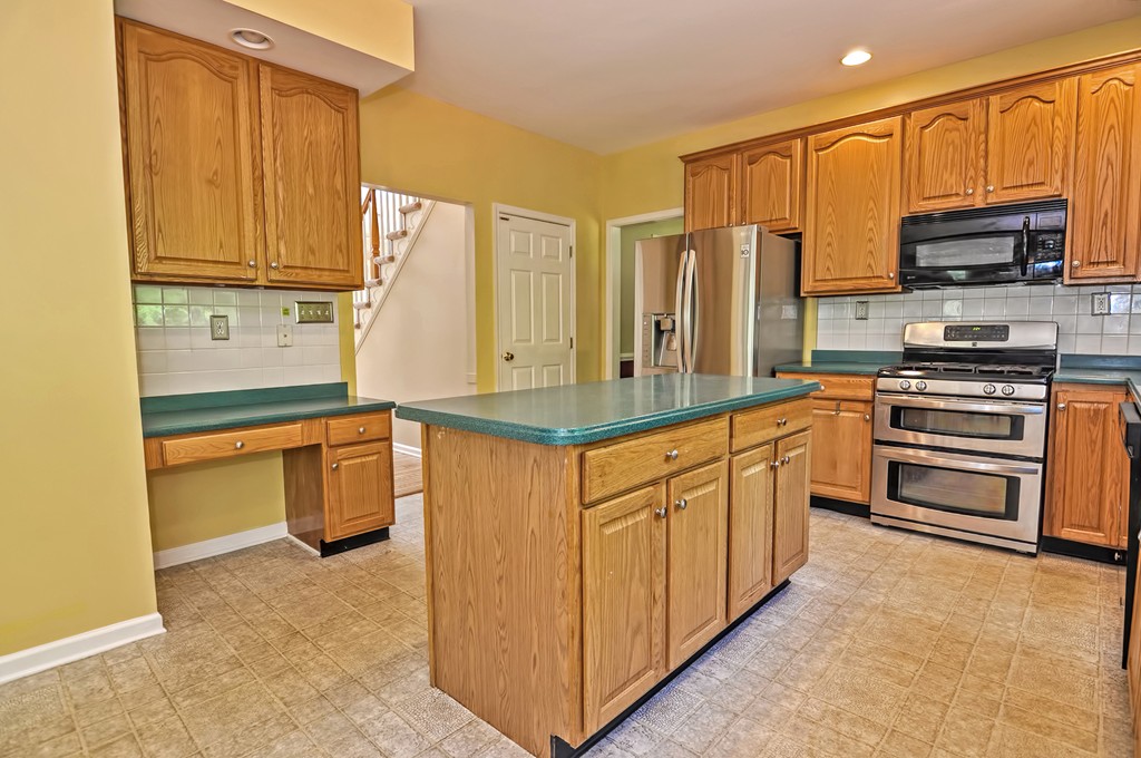 34 Hawthorne Road Shrewsbury, MA 01545 - Photo 8 of 30 Gallery Image 8