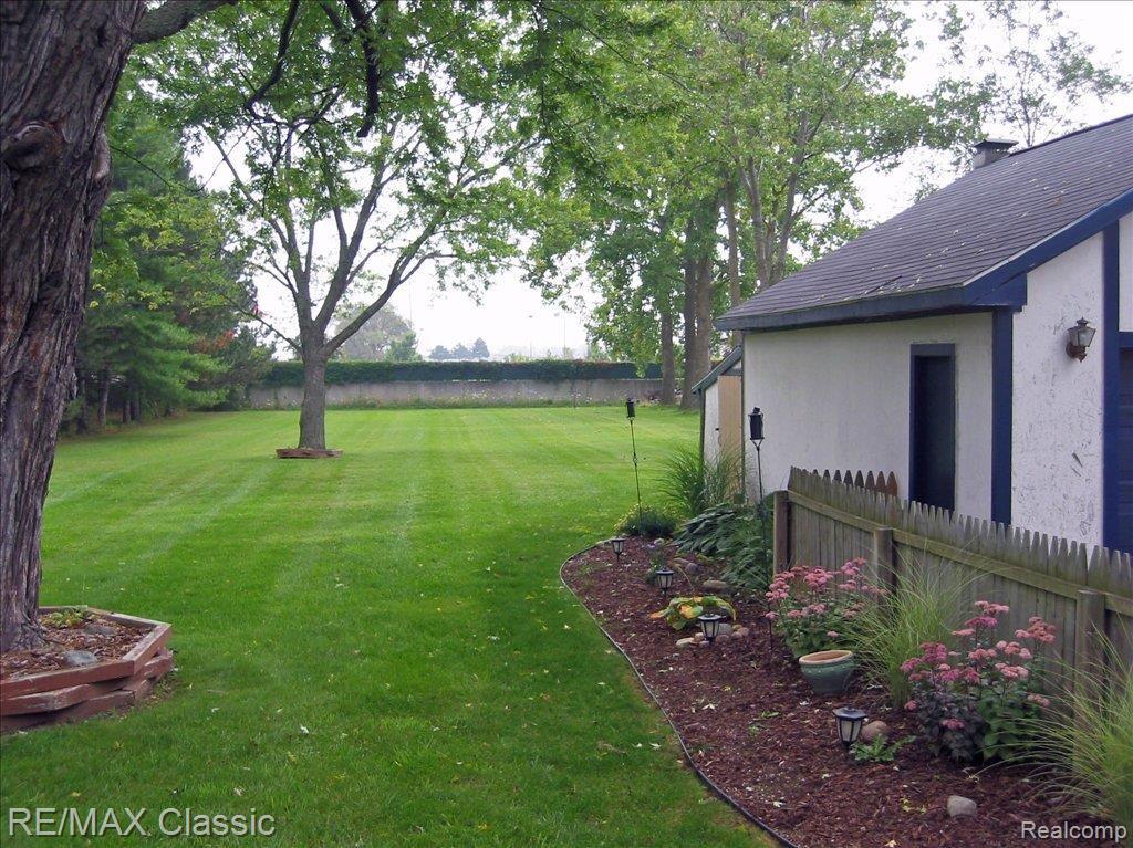 2755 Hickory Lawn Road Rochester, MI 48307 - Photo 14 of 14 Private Backyard