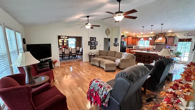 $285,000 | 1766 South W Road, West Frankfort, IL 62896