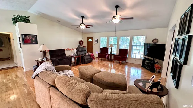 $285,000 | 1766 South W Road, West Frankfort, IL 62896