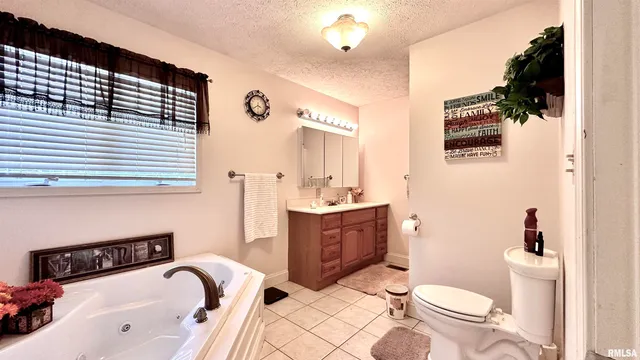 $285,000 | 1766 South W Road, West Frankfort, IL 62896