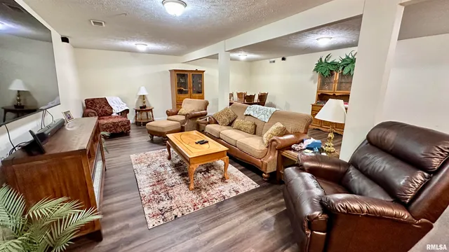 $285,000 | 1766 South W Road, West Frankfort, IL 62896