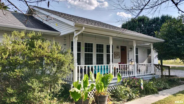 $285,000 | 1766 South W Road, West Frankfort, IL 62896