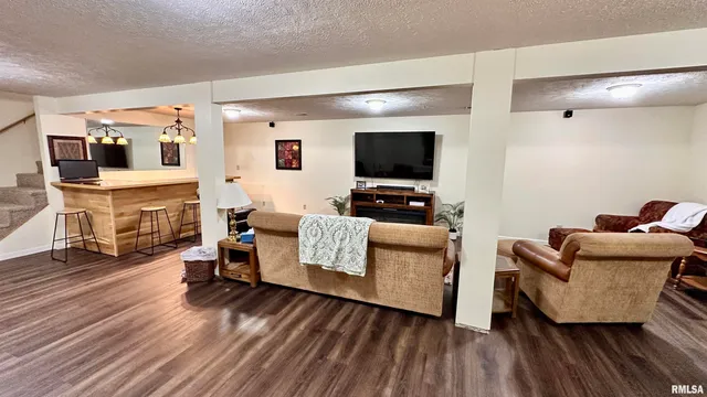 $285,000 | 1766 South W Road, West Frankfort, IL 62896