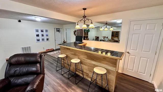 $285,000 | 1766 South W Road, West Frankfort, IL 62896