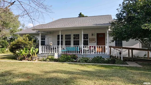 $285,000 | 1766 South W Road, West Frankfort, IL 62896