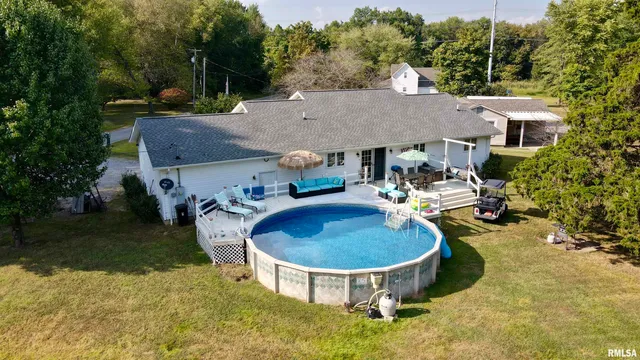 $285,000 | 1766 South W Road, West Frankfort, IL 62896