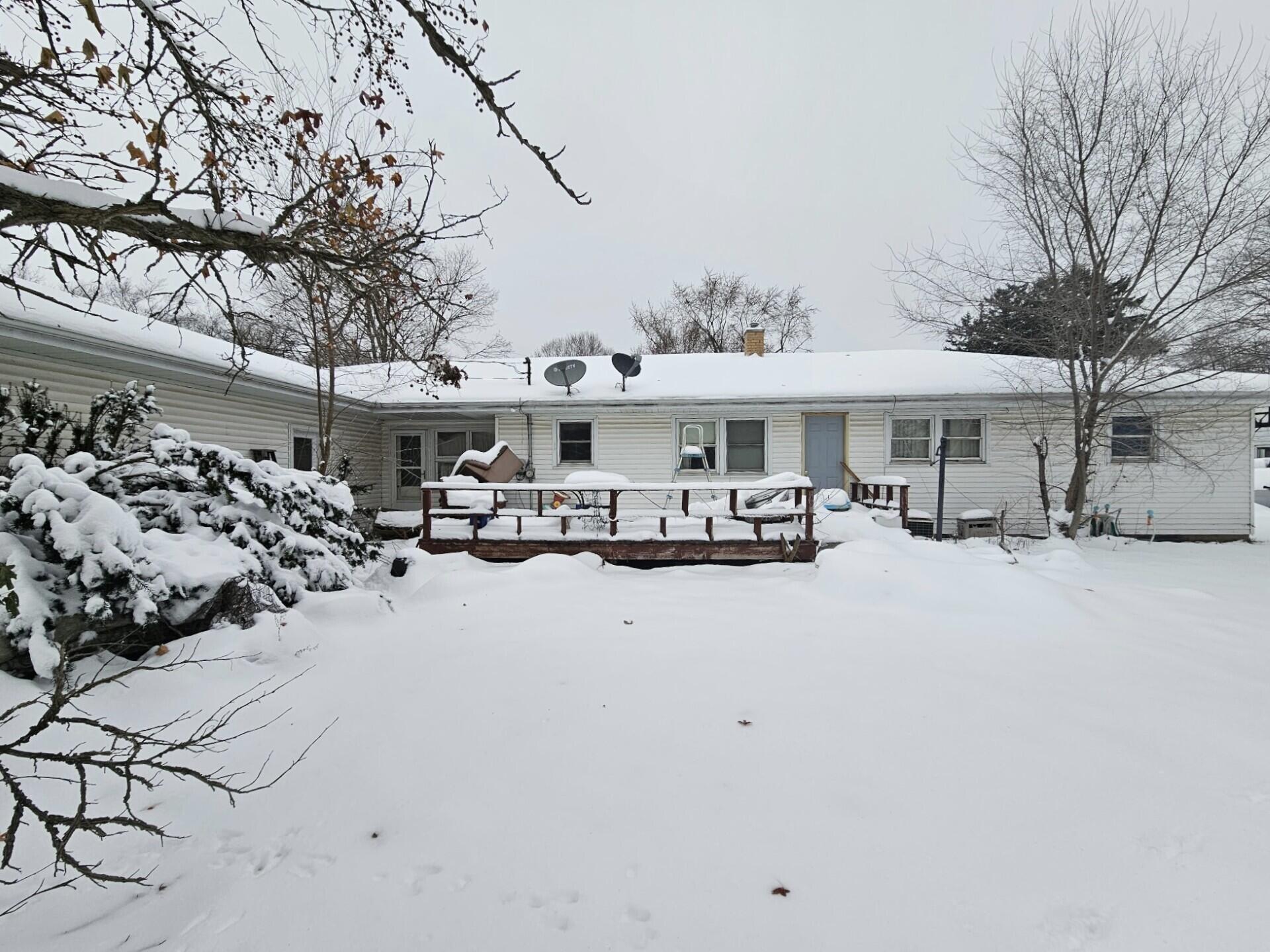 826 Mayflower Road La Porte, IN 46350 - Photo 2 of 5 1920x1439